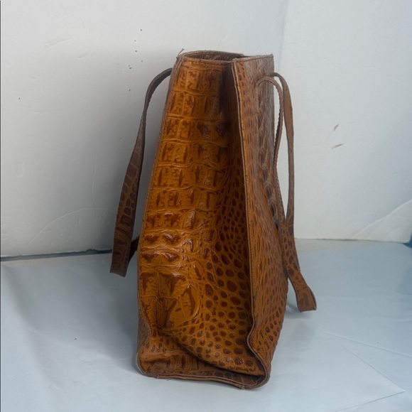 Elegant Brown Crocodile-Embossed Tote Bag - Picture 4 of 9